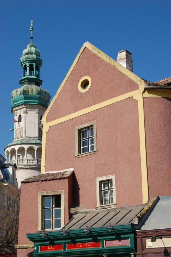 Belvaros Apartmanhaz Ödenburg Exterior foto
