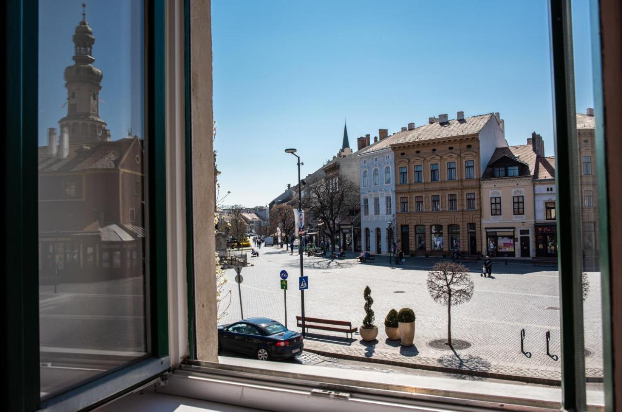 Belvaros Apartmanhaz Ödenburg Exterior foto