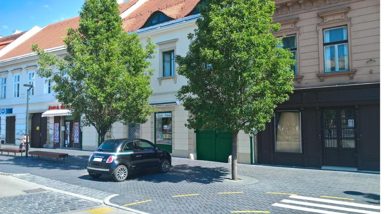 Belvaros Apartmanhaz Ödenburg Exterior foto