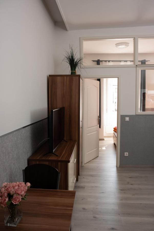 Belvaros Apartmanhaz Ödenburg Exterior foto