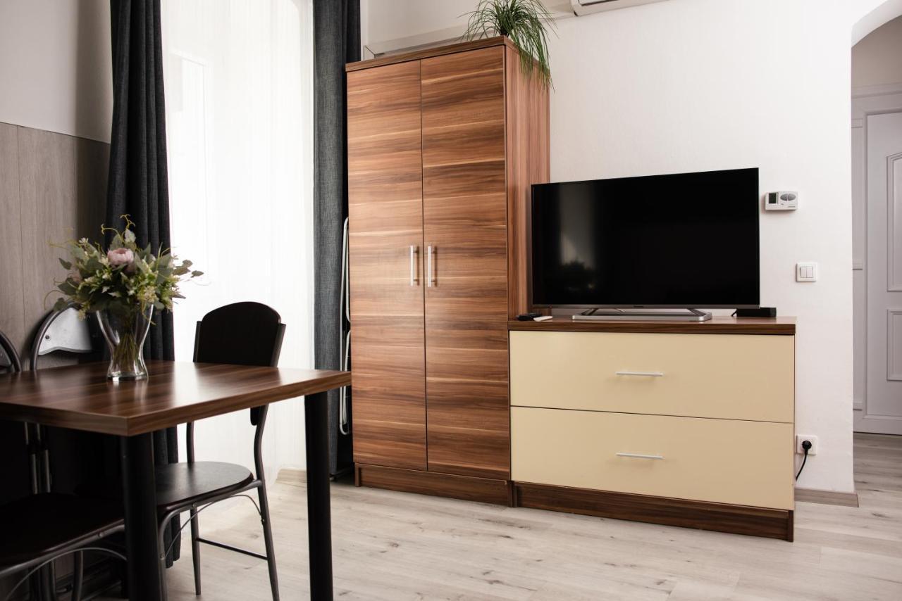 Belvaros Apartmanhaz Ödenburg Exterior foto