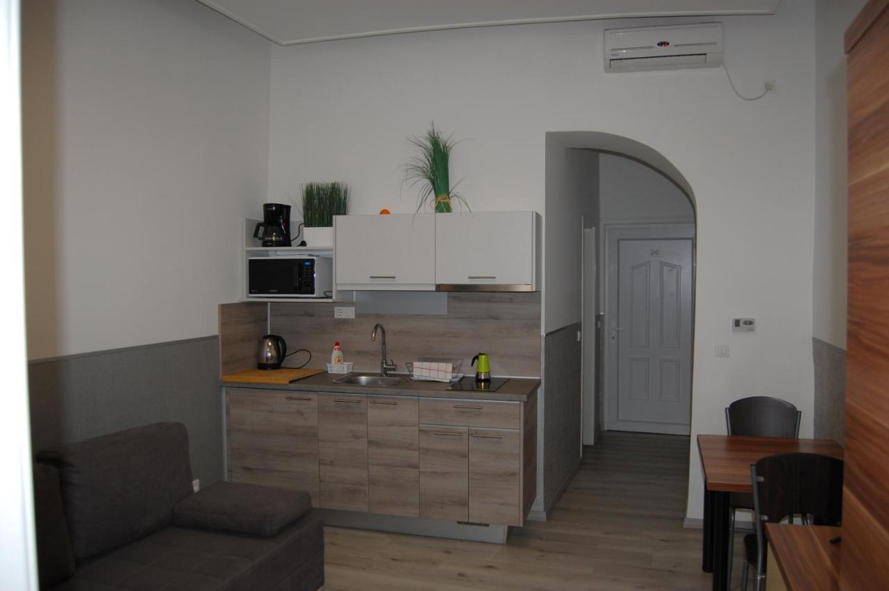 Belvaros Apartmanhaz Ödenburg Exterior foto