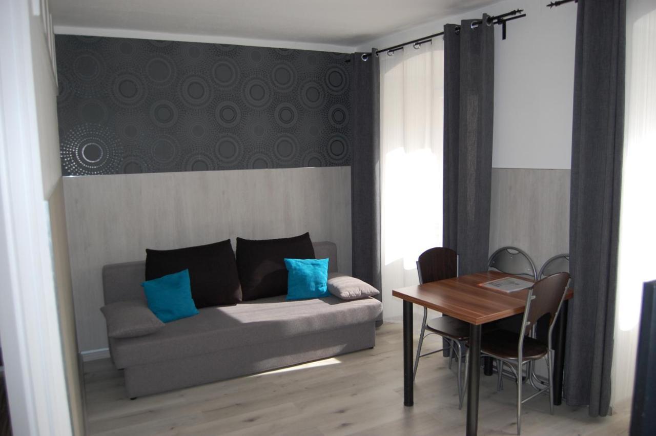 Belvaros Apartmanhaz Ödenburg Exterior foto