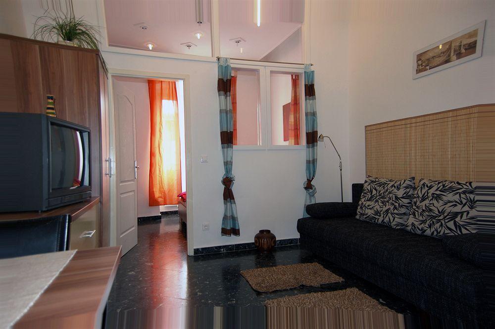 Belvaros Apartmanhaz Ödenburg Exterior foto