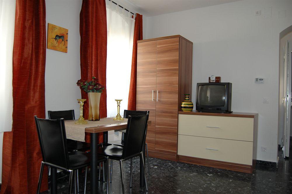 Belvaros Apartmanhaz Ödenburg Exterior foto