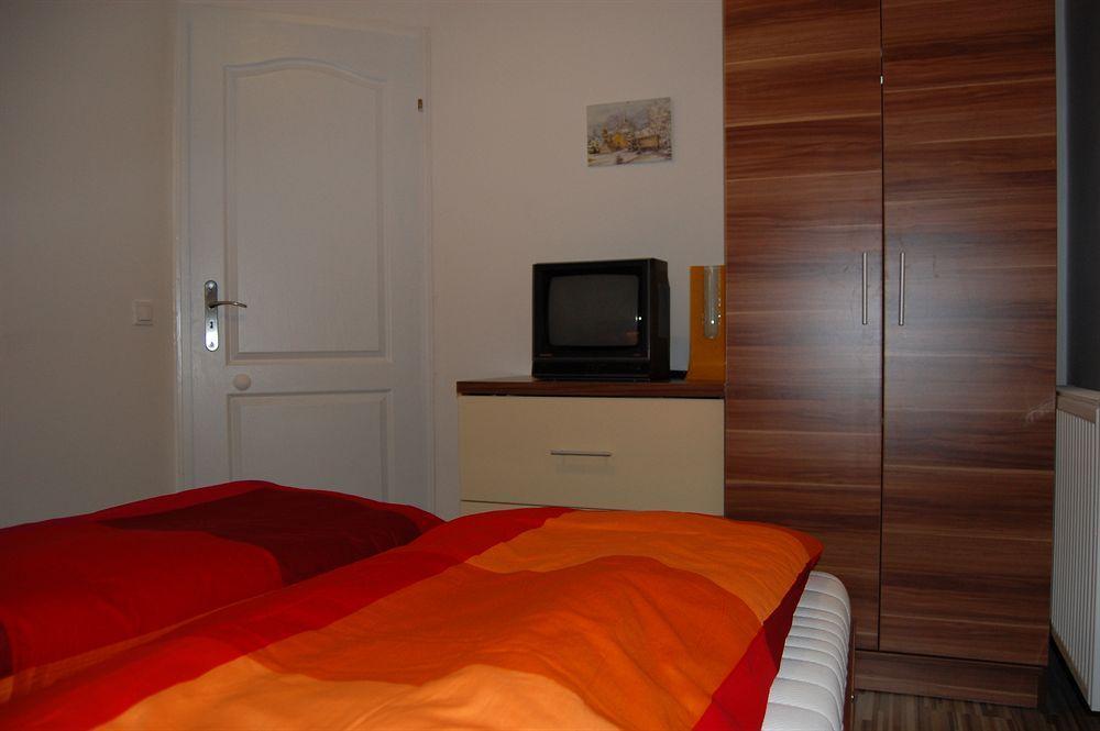 Belvaros Apartmanhaz Ödenburg Exterior foto