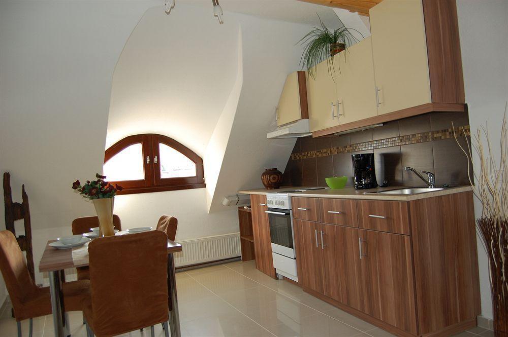 Belvaros Apartmanhaz Ödenburg Exterior foto